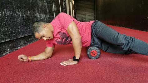 How To Foam Roll Your Tfl Hip Flexor Tensor Fasciae Latae Youtube