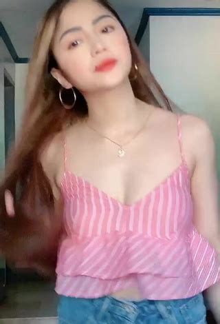 Alluring Lea Jane Shows Cleavage In Erotic Crop Top Sexyfilter