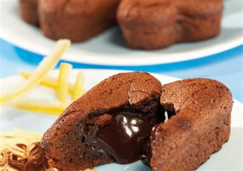 Cœurs Fondants Au Chocolat Tupperware Recipe Chocolate Cake Recipe Moist Snack Cake Desserts