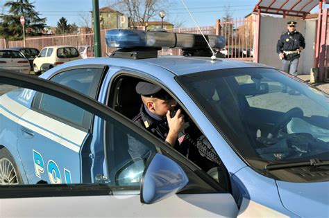 Firenze Sei Denunciati Per I Furti Sulle Auto Sottratti Occhiali