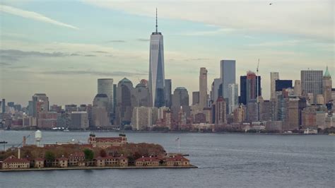 4 8k Stock Footage Aerial Video Of The Manhattan Bridge And Lower Manhattan Skyline New York