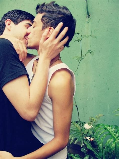 El Semanario De Alejo Mi Primer Beso Gay