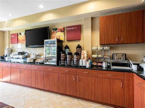 Comfort Suites Tampa Airport North in Tampa (FL) - Room Deals, Photos & Reviews