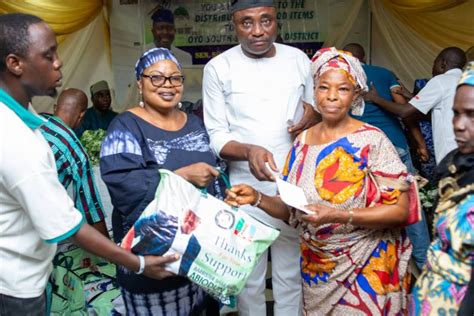 Senator Alli Distributes Food Items Worth N35m To Over 3000 Widows