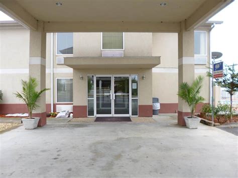 jameson inn suites hazlehurst hotel