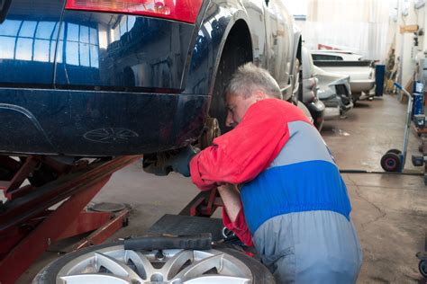 Fotos Gratis Rueda Taller Reparar Vehículo Profesional Neumático