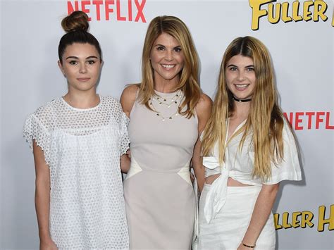 Lori Loughlin Was Worried Usc Would Kick Out Her Daughters Lori Loughlin Lori Loughlin