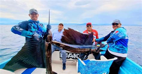 Agraciada Pesca Con Mako Sport Fishing Desde Manzanillo La Llamada