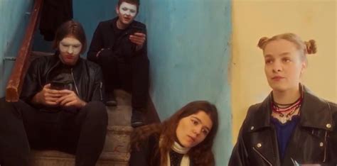 Фильм «Отпуск в октябре» (2023) - сюжет, актеры и роли, кадры из фильма