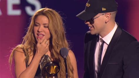 Bizarrap evoca a Piqué frente a Shakira en los Latin Grammy 2023 y ella