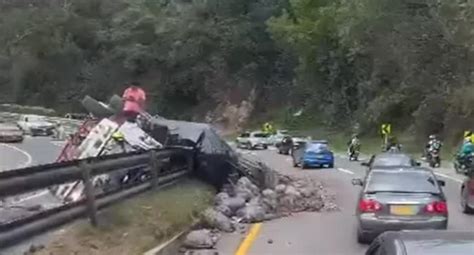 Grave Accidente En V A Bogot La Vega Dos Muertos Por Volcamiento De