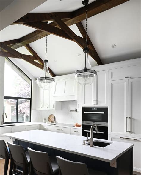 25 Brilliant Vaulted Ceiling Kitchens For A Farmhouse Appeal