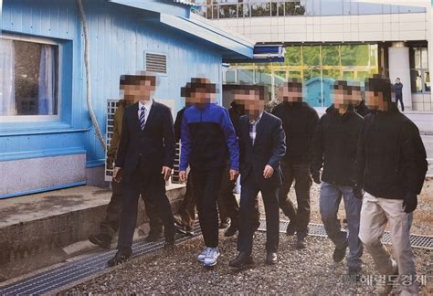 통일부 탈북어민 북송 사진 이례적 공개 “국회 제출 자료” 헤럴드경제