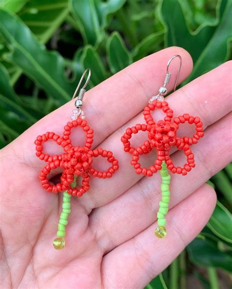 Brincos De Miçangas Simples - brinco de flor | Miçanga, Miçangas, Brincos de flores