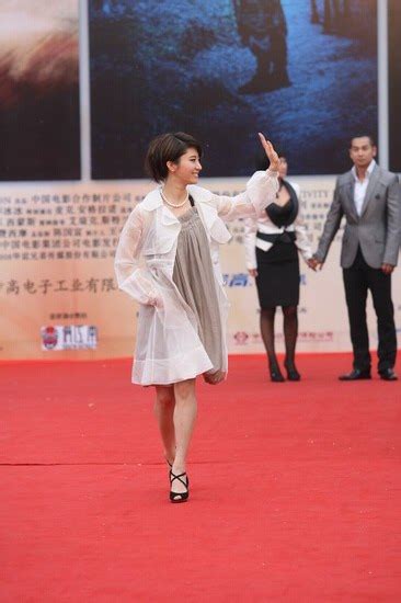 图文：《功夫之王》首映 尚雯婕问候媒体朋友影音娱乐新浪网