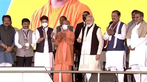 Pm Modi Lays The Foundation Stone Of Noida International Airport Up