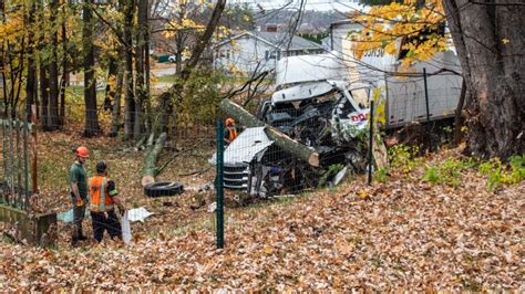 Manchester Nh Tractor Trailer Crash Leaves 1 Dead Nbc Boston