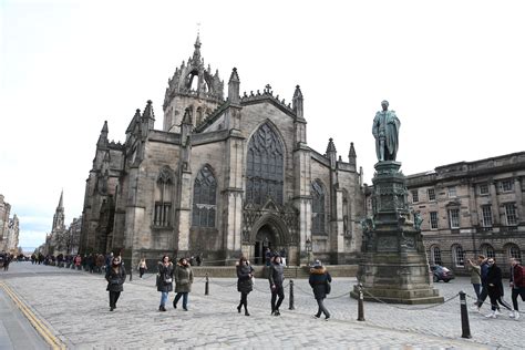 Queens Coffin Expected To Lie In Rest At St Giles Cathedral In Edinburgh