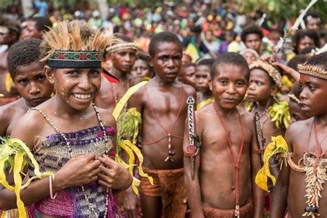 5 Aturan Pakaian Adat Papua Dan Filosofi Di Baliknya