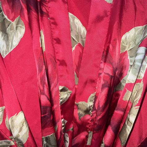 Victorias Secret Red Satin Floral Bathrobe Robe Linge Gem