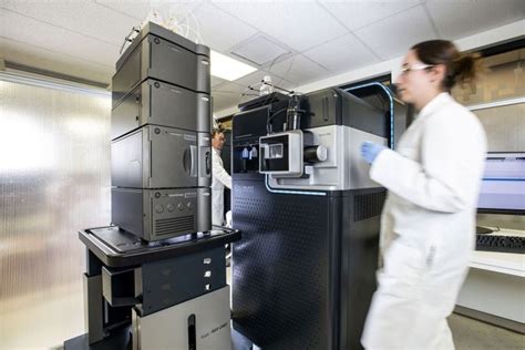 Single Cell Proteomics Bypasses Bottlenecks Sways Skeptics