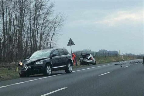 Wypadek Z Udzia Em Czterech Pojazd W I Karetki Pogotowia Lw Wecki Info