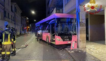 Secondo Incidente A Mestre L Autista Del Bus Elettrico Ho Visto