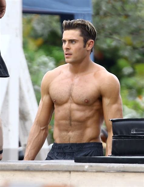 Zac Efron Shirtless Baywatch Movie Set Pictures Popsugar Celebrity Photo 17