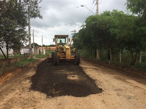 PREFEITURA AMPLIA FRENTES DE TRABALHO PARA RECUPERAR VIAS E ESTRADAS