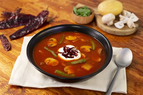 Sopa de Tres Chiles con Nopales Recetas Nestlé