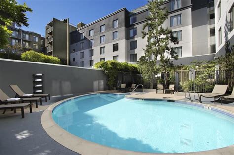 Best Oakland Hotels with Pools | Summer Getaway