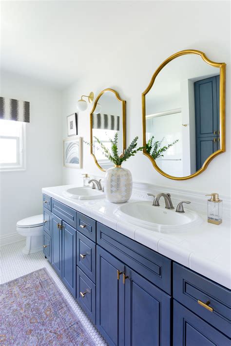 White And Blue Bathroom: Creating A Relaxing Oasis – The Urban Decor