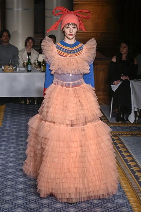 10 Hot Sexy Molly Goddard Bikini Pics