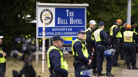 'Farage and Tories should apologise to protesters' - Ed Davey - BBC News