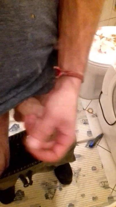 Mann Befriedigt Sich Selbst Im Badezimmer Gay Locker Room Porn XHamster