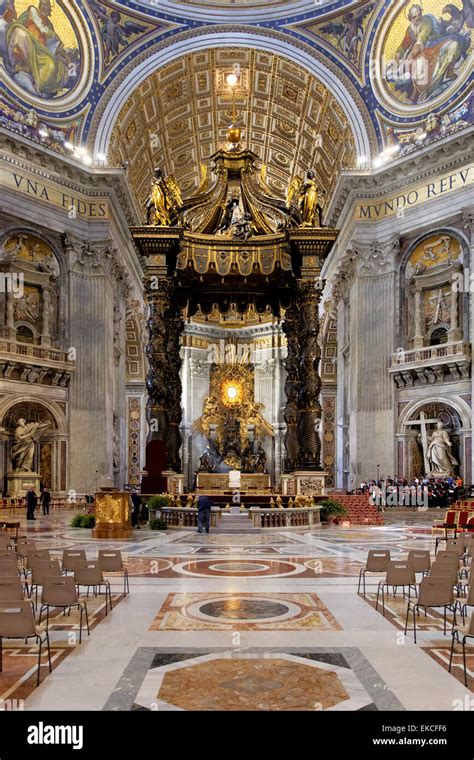 Baldacchino Bernini Looking West