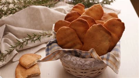 Schiacciatine Al Rosmarino Fatte In Casa Ricetta Facile Lorenzo