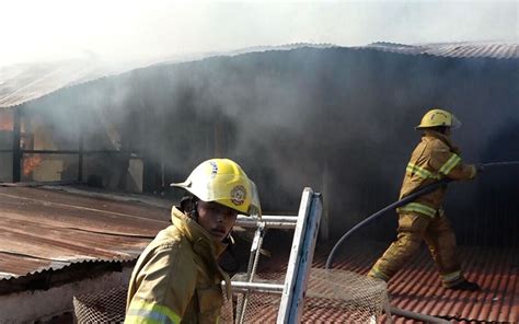 Un Posible Cortocircuito Provoca Incendio Parcial En Una Vivienda De La