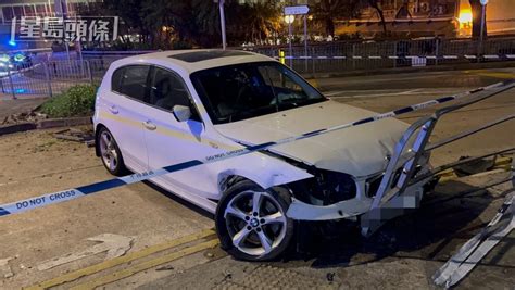 車cam直擊│黃大仙寶馬狂飆「自炒」撞欄 警車亮閃燈響號追截 星島日報