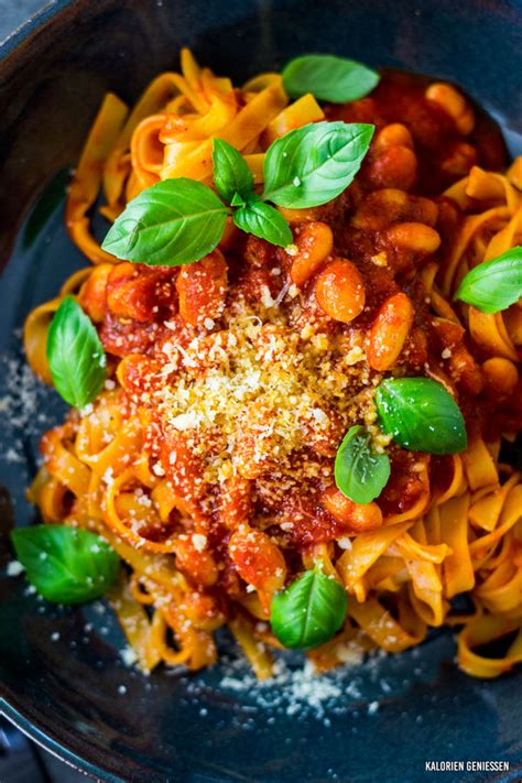 Pasta In Ger Steter Paprika Sauce Und Wei En Bohnen Cremig Und Viel