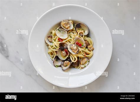 Linguine With Mussels Stock Photo Alamy