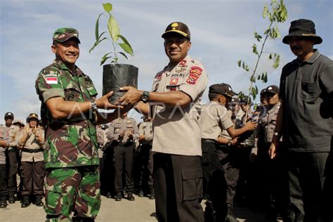 POLRI PEDULI LINGKUNGAN ANTARA Foto