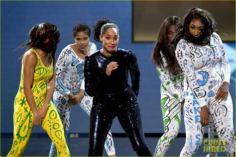 Tracee Ellis Ross Performs A Dance Medley At Amas 2018 Photo 4161715