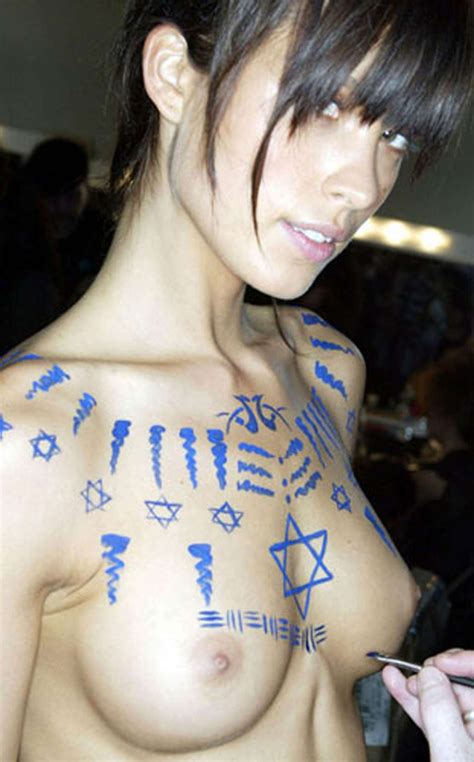 Petra Nemcova Exposing Her Nice Big Tits In Body Paint Photoshoot And Great Ass Porn Pictures