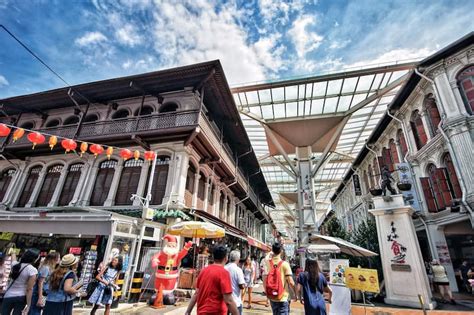 Singapore Chinatown Street Market - Night Market in Singapore Chinatown ...