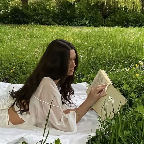 Pin By Aaliyah On Hawty S In Summer Aesthetic Brunette Aesthetic Photoshoot