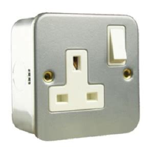 Metalclad Single Switched Socket Diy U Hardware Store