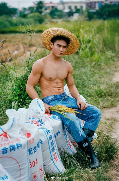 Hot Guys Trai dep khoe body six pack quá hấp dẫn