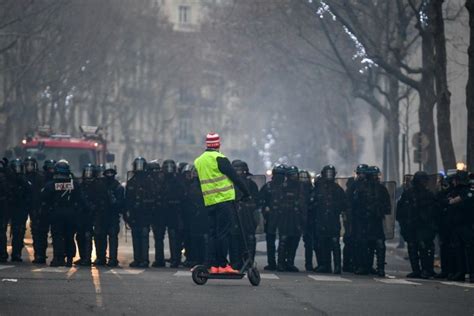 Frances Yellow Vest Protesters Return To Streets I24news