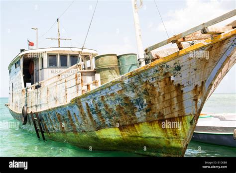 Sulawesi Fishing Boat Hi Res Stock Photography And Images Alamy